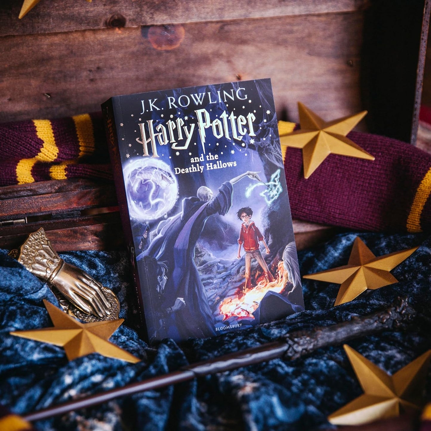 Harry Potter And The Deathly Hallows (English, Paperback, J.K. Rowling)