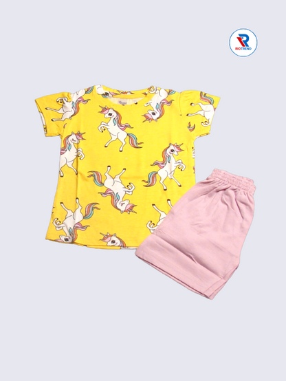 Newborn baby girls set, T-shirt and shorts in yellow, size 12-18 months by RioTrend