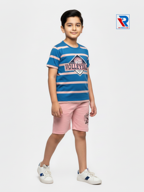 Boys clothing set 2–10 years with dark blue t‑shirt and pink shorts, relaxed side view by Riotrend.