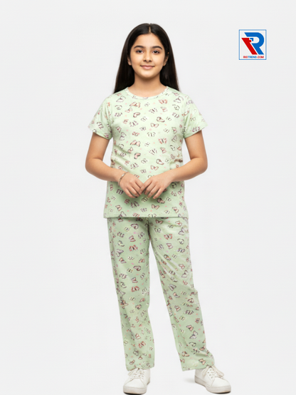 Girls pyjama set in light green color, ages 1–12, folded‑arms view – RioTrend kids sleepwear showcasing a casual, confident pose.