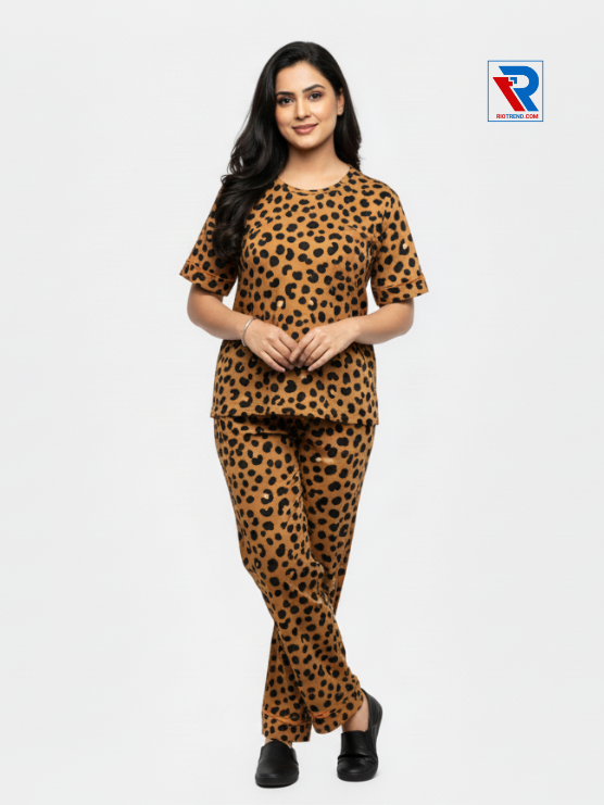 Women's bronze pyjama set, sizes M-L-XL, displayed with folded legs and arms for styling, Riotrend.