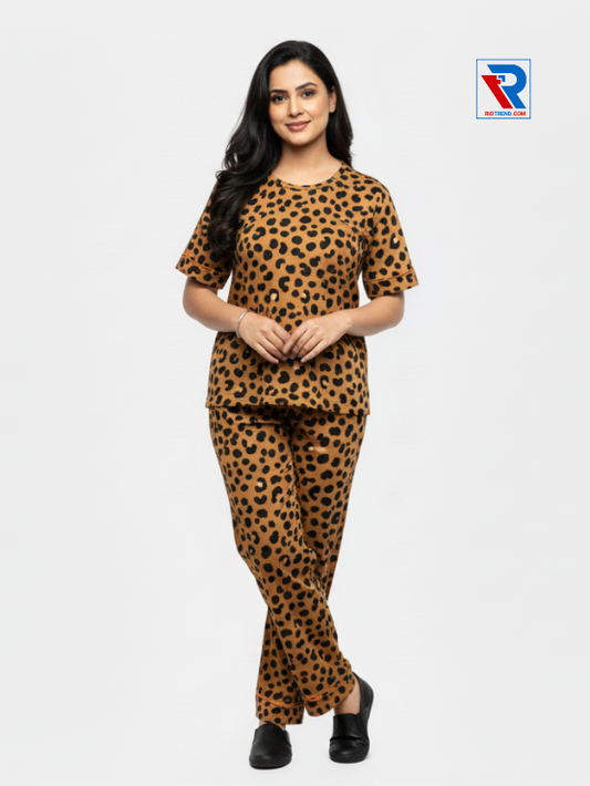 Women's bronze pyjama set, sizes M-L-XL, displayed with folded legs and arms for styling, Riotrend.