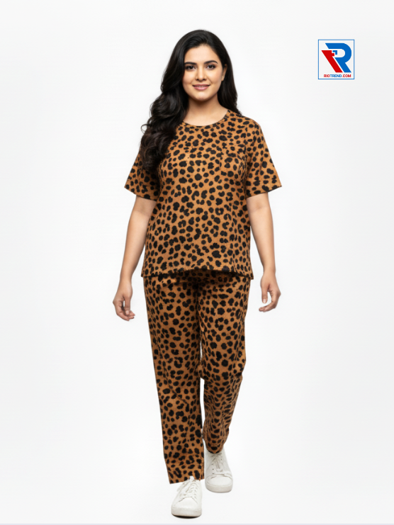 Women's pyjama set in bronze color, sizes M-L-XL, featuring a short-sleeve top and matching pyjama pants, front view by Riotrend.