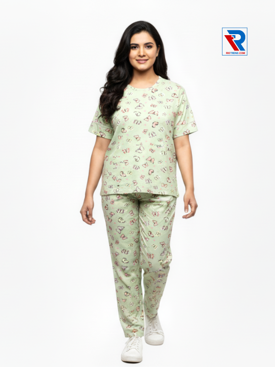 Women’s pyjama set, sizes M–XL, light green top and pyjama pants, front view – RioTrend sleepwear highlighting comfort and design.