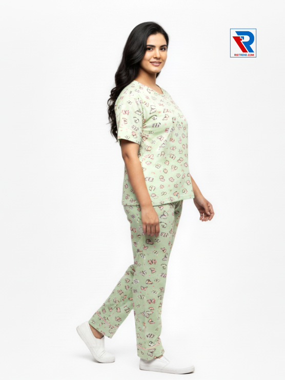 Women’s pyjama set, sizes M–XL, light green top and pyjama pants, relaxed side view – RioTrend sleepwear emphasizing everyday comfort and style.
