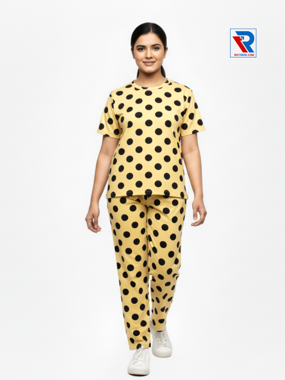 Women’s pyjama set, sizes M–XL, mustard top and pyjama pants, front view – RioTrend sleepwear highlighting comfort and design.
