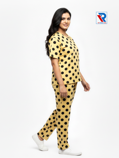 Women’s pyjama set, sizes M–XL, mustard top and pyjama pants, relaxed side view – RioTrend sleepwear emphasizing everyday comfort and style.