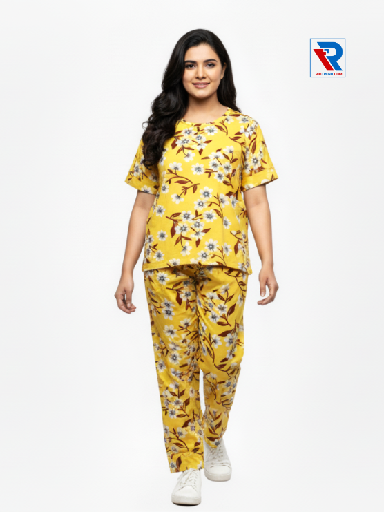 Women’s pyjama set, sizes M–XL, yellow top and pyjama pants, front view – RioTrend sleepwear highlighting comfort and design.